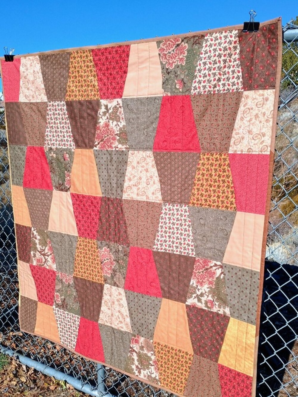 BN CIVIL WAR INSPIRED FABRICS LAP QUILT TUMBLER DESIGN BROWN, RED, GOLD